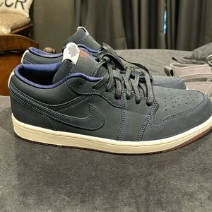 Brand new in box, 10.5 Jordan east side golf…